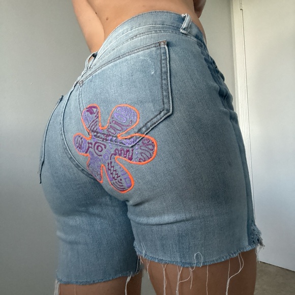 Flower Power Hand Painted Jean Shorts Size 0 - Picture 1 of 6